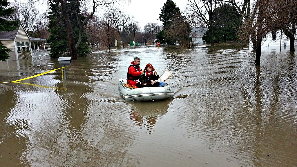 flood-2013-boat